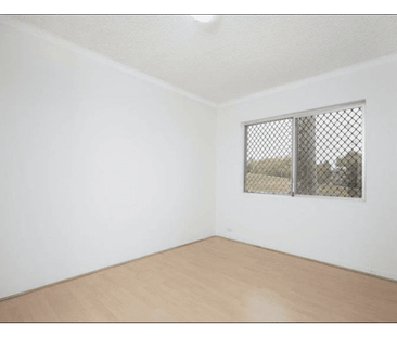 Bright & Comfortable Unit in a Quiet Ambarvale Pocket - Photo 2