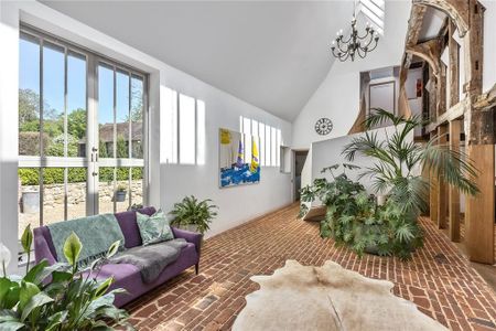 5 bedroom equestrian property to rent - Photo 2