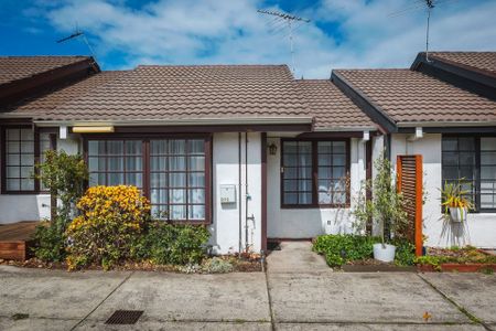 GORGEOUSLY RENOVATED | QUIET STREET - Photo 4