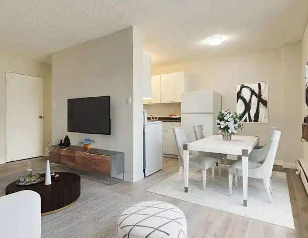 Regal Court — - 1 Bedroom - Photo 1