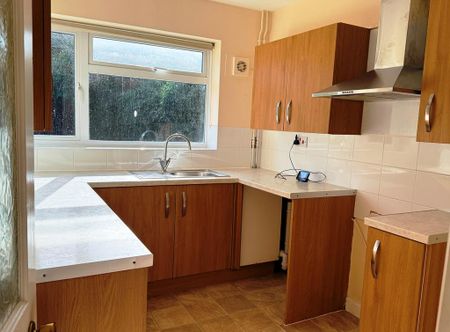 3 bedroom semi-detached house to rent - Photo 4