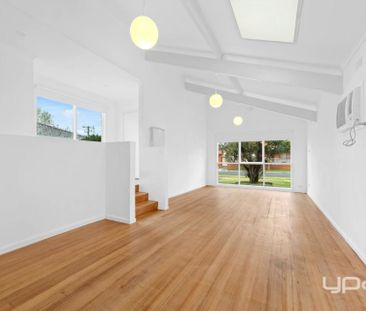 Charming 3-Bedroom Home in the Heart of St Albans - Photo 1