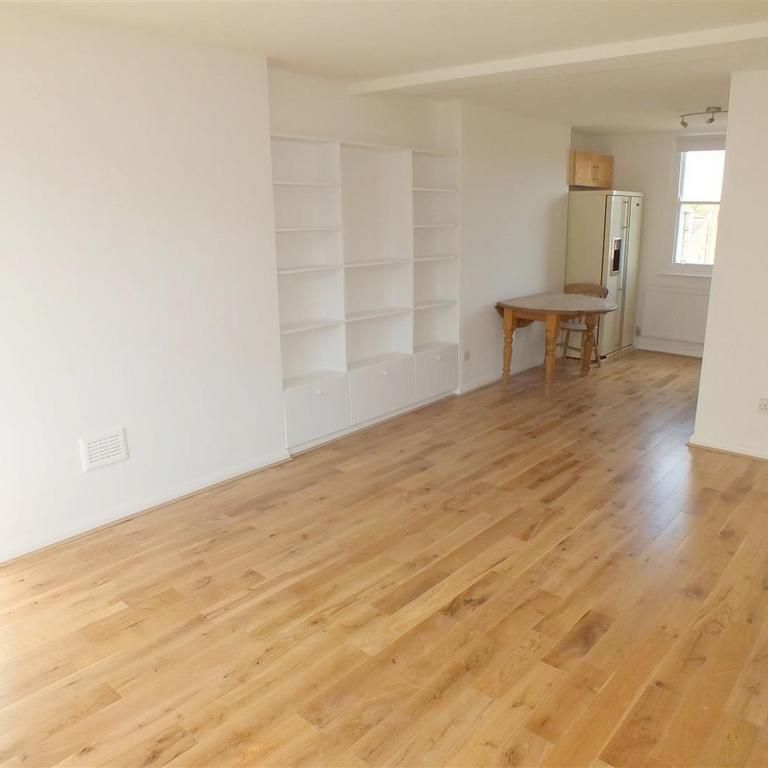 3 bedroom flat to rent - Photo 1