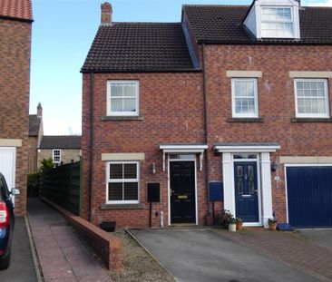 2 bedroom end of terrace house to rent - Photo 1