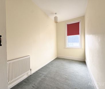 5 bed end of terrace house to rent in Rowley Road, Torquay, TQ1 - Photo 6