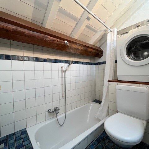 Charmant appartement duplex de 2.5 pièces dans les combles - Photo 1