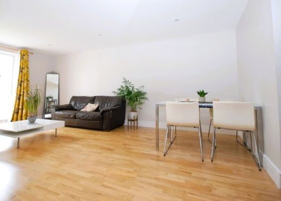 2 Bed Flat, London, SW9 - Photo 1