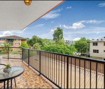 SPACIOUS - LOCATED PERFECTLY - Photo 4