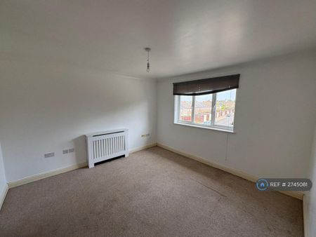 2 bedroom flat to rent - Photo 3