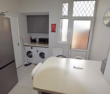 4 bedroom terraced house to rent - Photo 6
