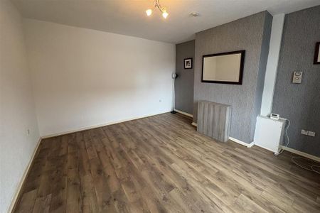 2 bedroom end of terrace house to rent - Photo 2