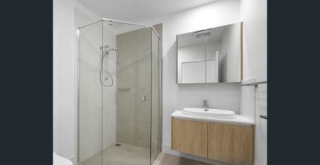 Beautiful Apartment Close to the Waterfront in Woody Point! - Photo 3