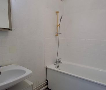 Location Appartement 2 pièces 54m² STE FOY LES LYON 69110 - Photo 6