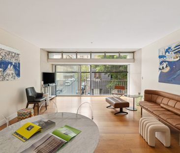 Spacious two-bedroom home in ‘Meta’ / stroll to CBD - Photo 3