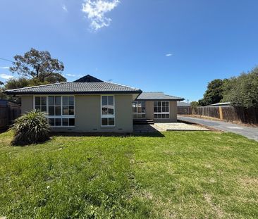 Modern, Low-Maintenance Living in a Quiet Court Location - Photo 5