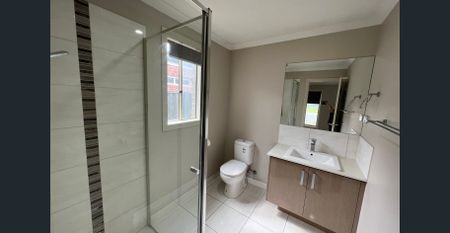 BEAUTIFUL 4 BEDROOM HOME.. IN PERFECT LOCATION!!! - Photo 5