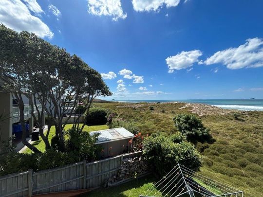 Short Term - Fully Furnished Beach Front Retreat - Mt Maunganui - Photo 1