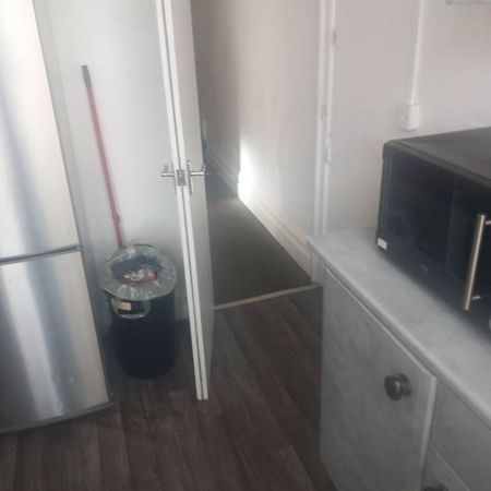 Room in a Shared House, Narborough Road, LE3 - Photo 4