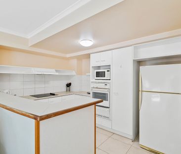 Modern Split-Level Townhouse in Prime Robina Location - Ideal for S... - Photo 5