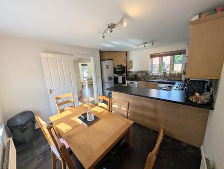 3 bedroom semi-detached house to rent - Photo 4