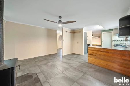 Comfortable Family Living in a Quiet Paralowie Court - Photo 2