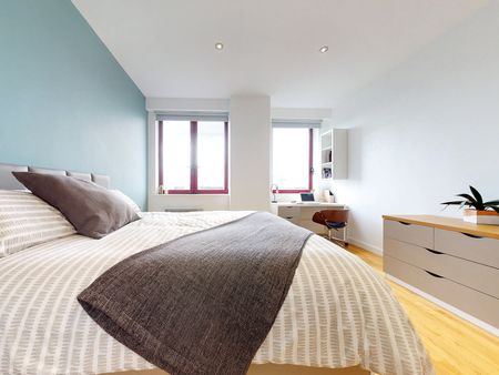 Apt 20, Q One Residence - Photo 2