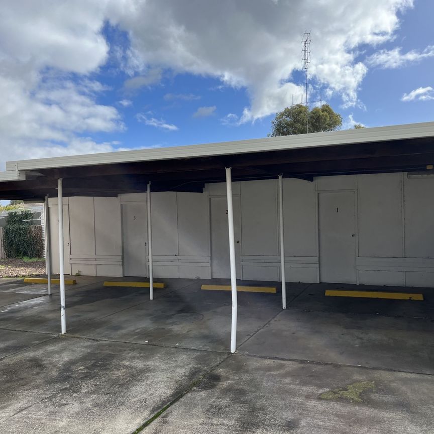 TWO BEDROOM UNIT IN WELL MAINTAINED COMPLEX - Photo 1