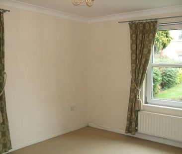 2 bedroom ground floor flat to rent - Photo 4