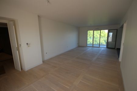 Appartement trois chambres traversant, étage élevé, Ile de la Jatte, Neuilly-sur-Seine - Photo 2