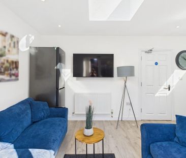 1 bedroom in a house share to rent - Photo 2