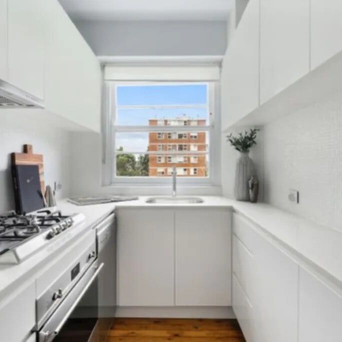 Elizabeth Bay - Photo 1