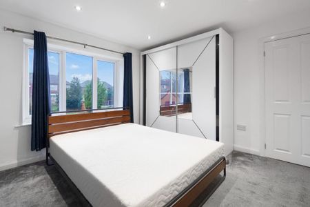 3 bedroom semi-detached house to rent - Photo 2