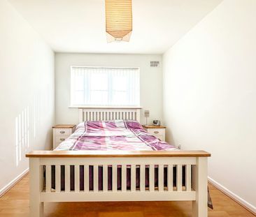 Flat to rent on - Photo 2