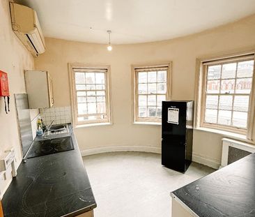 Room in a Shared House, High Street, CR0 - Photo 3