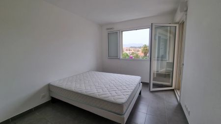 Location Appartement 2 pièces 39m² ST LAURENT DU VAR 06700 - Photo 2