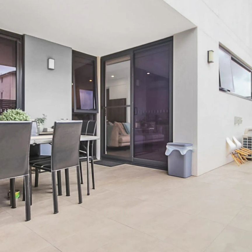 Gorgeous, Contemporary Apartment For Lease - Photo 1