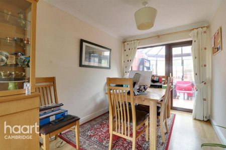 3 bedroom semi-detached house to rent - Photo 3