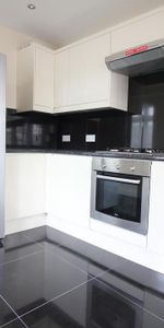 Riverview Gardens, Twickenham - Photo 3