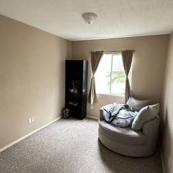 Bright 2 Bedroom Corner Unit - Photo 2