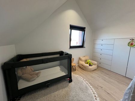 Volledig gerenoveerde met 3 slaapkamers en koer in het rustige Vlamertinge - Photo 4