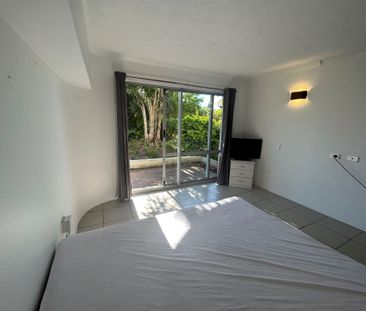 Ground-Floor Studio with Private Courtyard – Walk to Broadwater & S... - Photo 3
