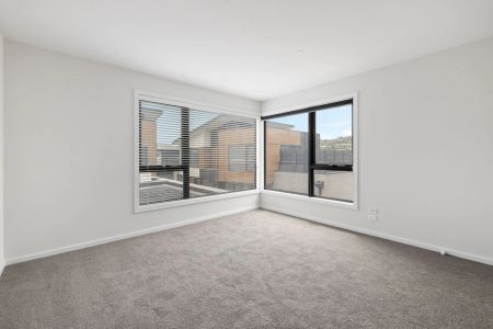 Spacious 4-Bedroom Townhouse for Rent - Photo 5