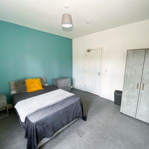 Room 5, 26 Glyn Avenue - Photo 2