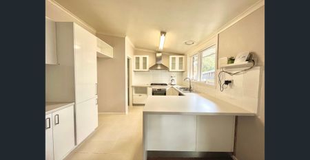 Single Level Easy Living - Photo 2