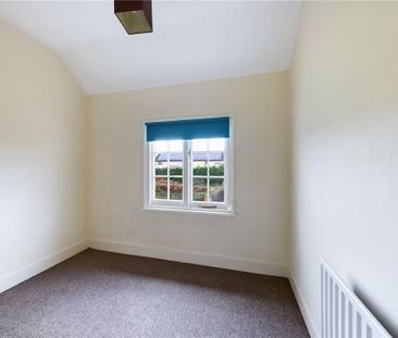 3 bedroom end of terrace house to rent - Photo 4