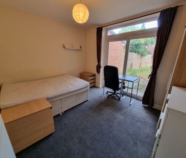5 Bed Student Accommodation - Photo 1