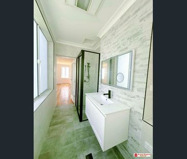 Newly Renovated Three-Storey Elegant Brick Mansion with Panoramic H... - Photo 4