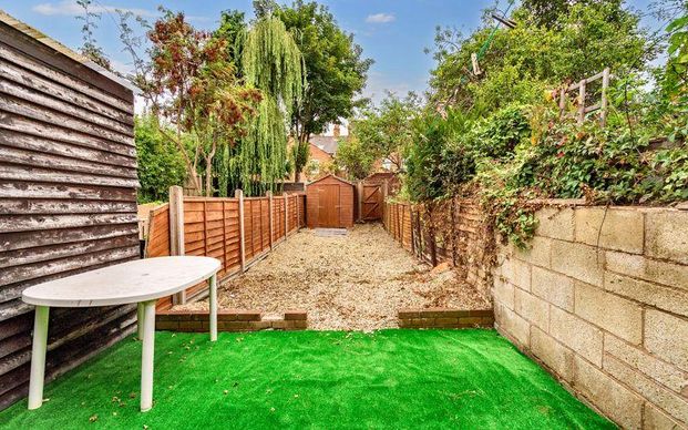 Mixed use to rent - Photo 1