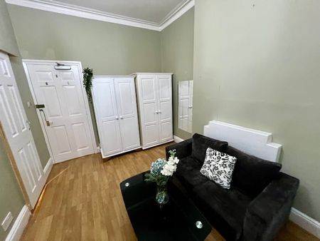 Studio Flat, Castletown Road, W14 - Photo 5