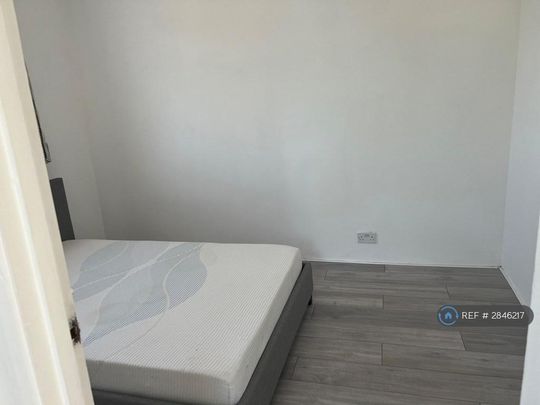 2 bedroom end of terrace house to rent - Photo 1